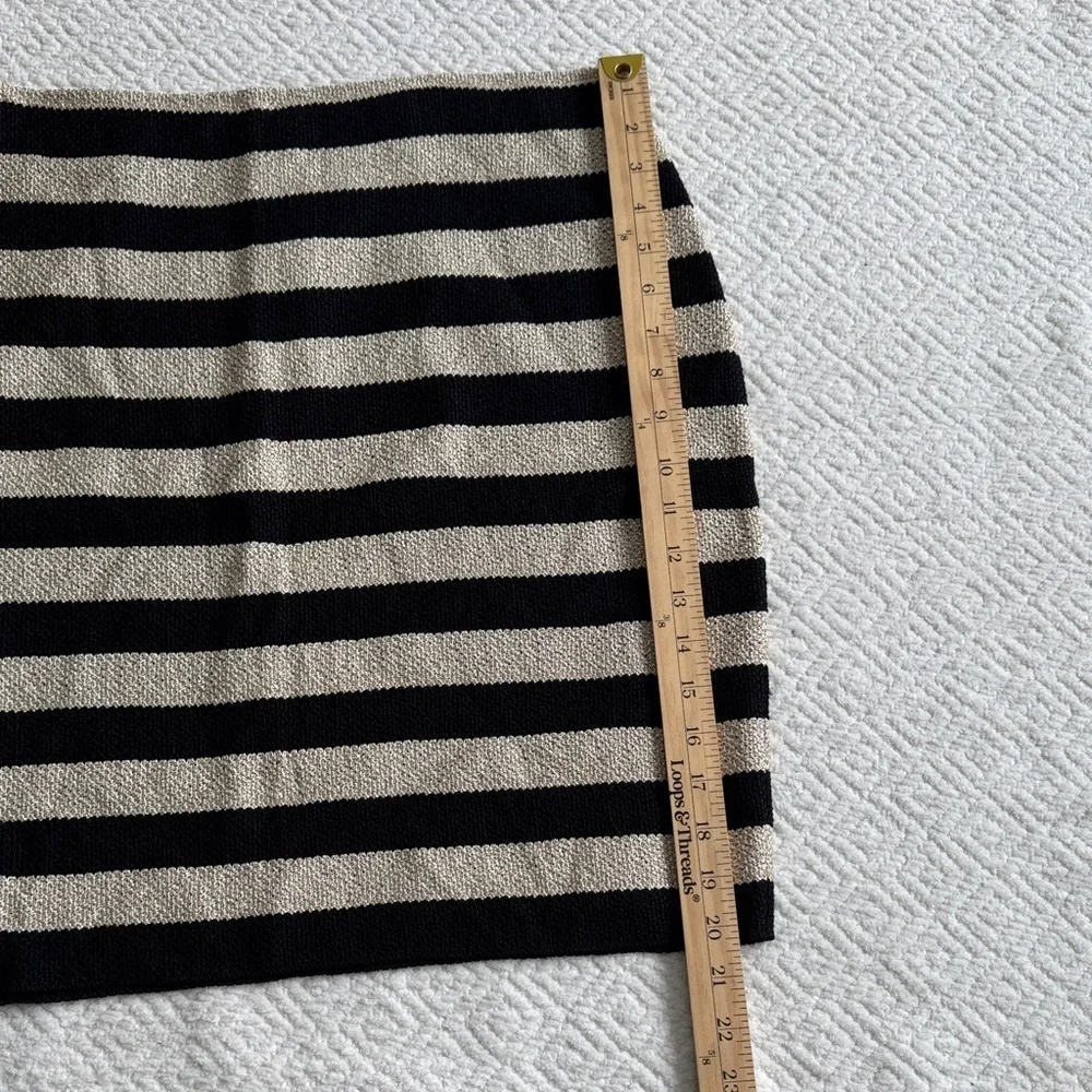 NWOT St. John Knits Pique Knit Striped Straight Skirt in Caviar/Sand sz 10